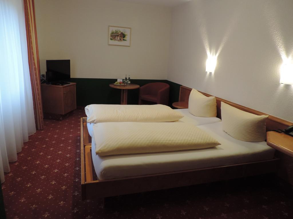 Waldhotel Forellenhof บาเดน-บาเดน ภายนอก รูปภาพ