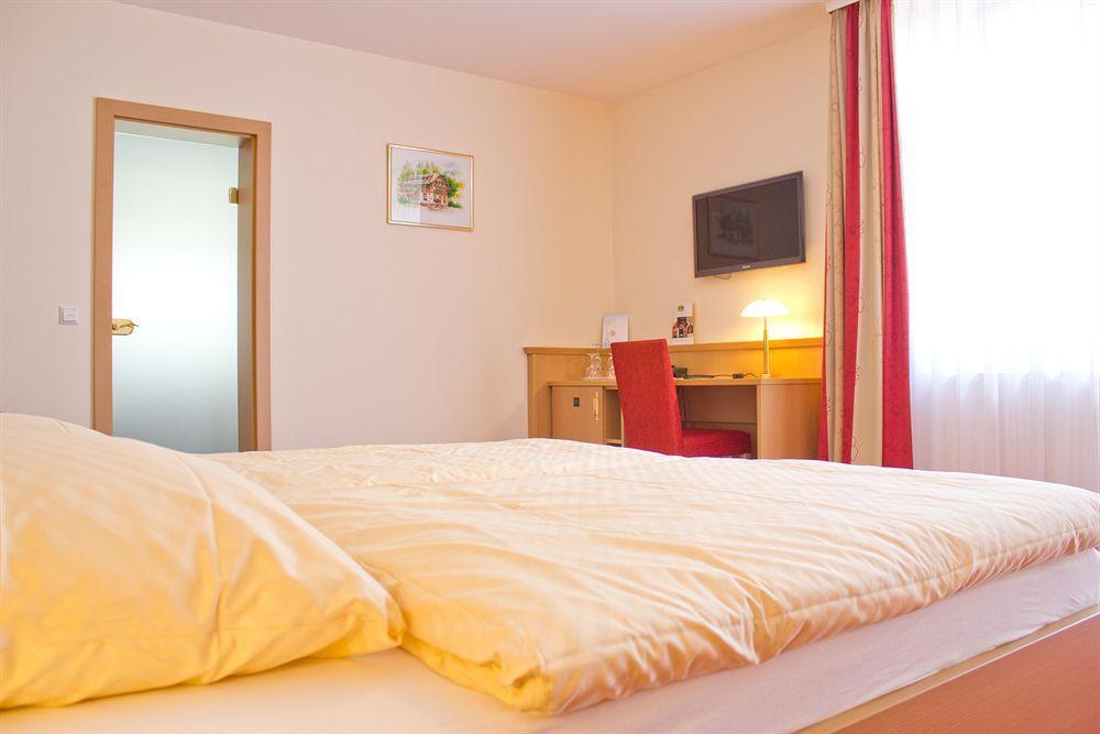 Waldhotel Forellenhof บาเดน-บาเดน ภายนอก รูปภาพ