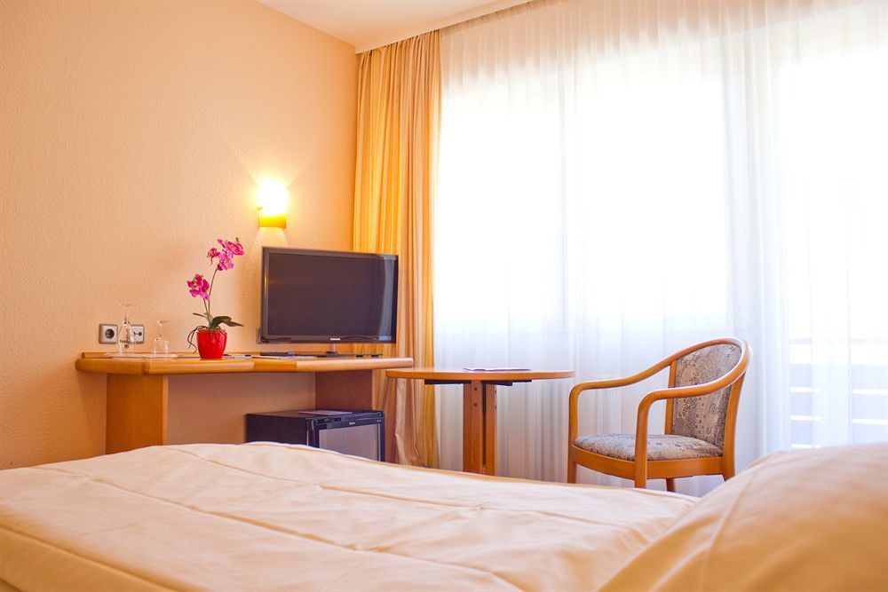 Waldhotel Forellenhof บาเดน-บาเดน ภายนอก รูปภาพ