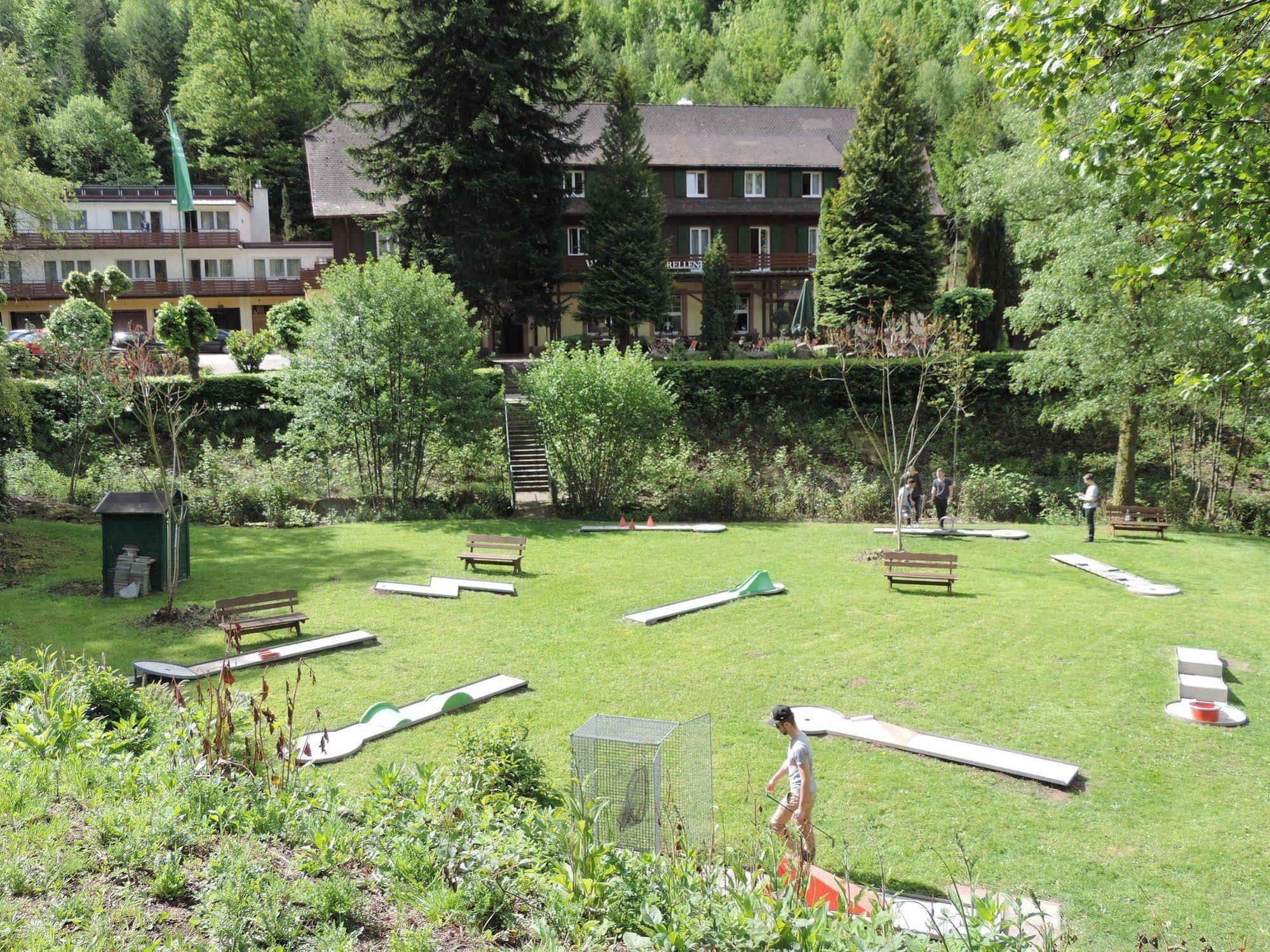 Waldhotel Forellenhof บาเดน-บาเดน ภายนอก รูปภาพ