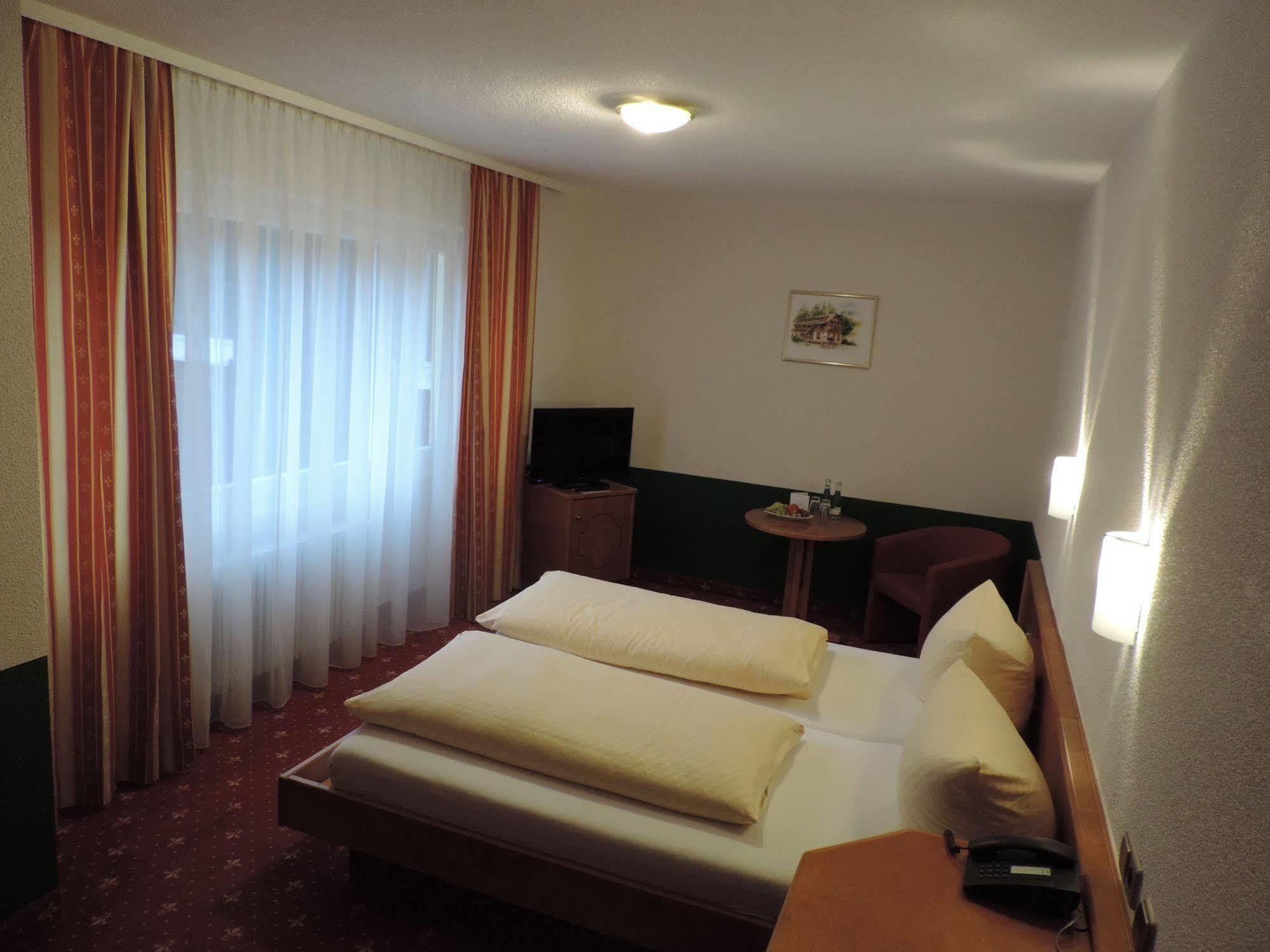 Waldhotel Forellenhof บาเดน-บาเดน ภายนอก รูปภาพ