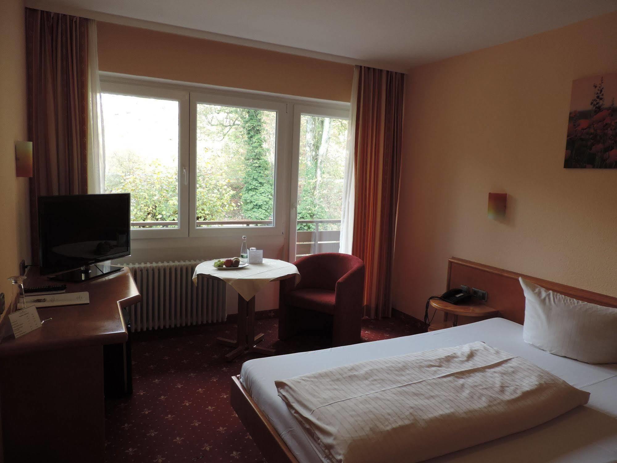 Waldhotel Forellenhof บาเดน-บาเดน ภายนอก รูปภาพ
