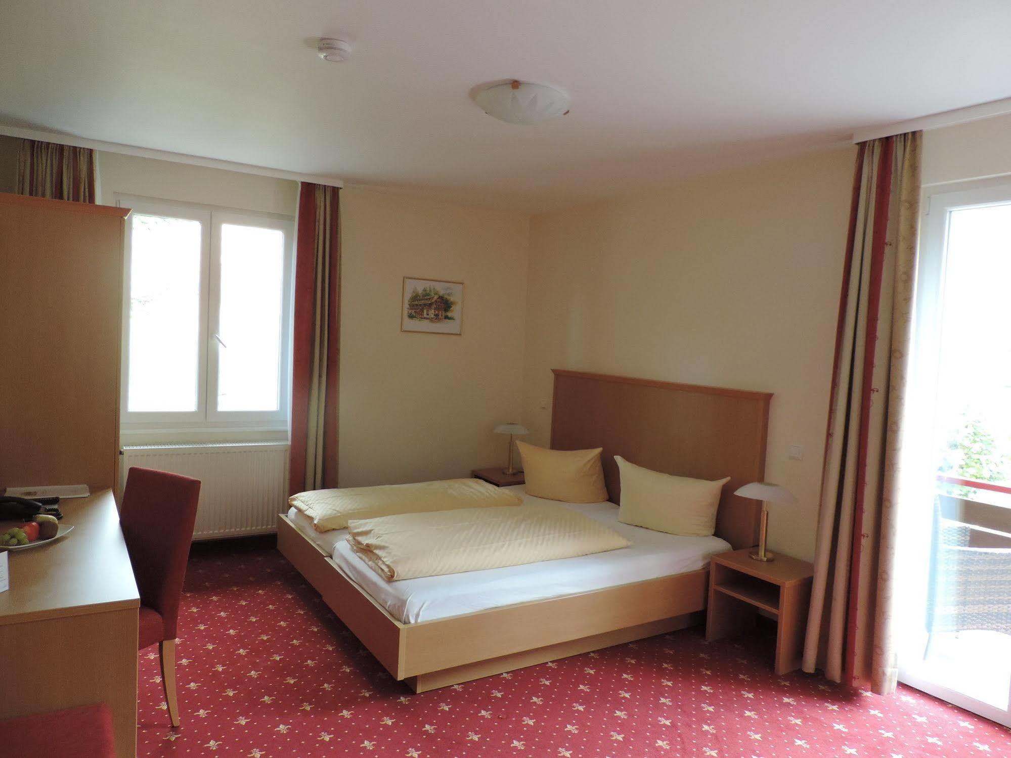Waldhotel Forellenhof บาเดน-บาเดน ภายนอก รูปภาพ